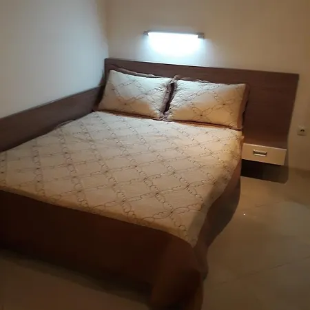 Apartment Max