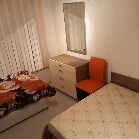 Max Apartment Warna